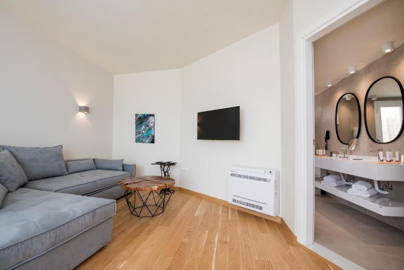 Suite with Sea View image 3