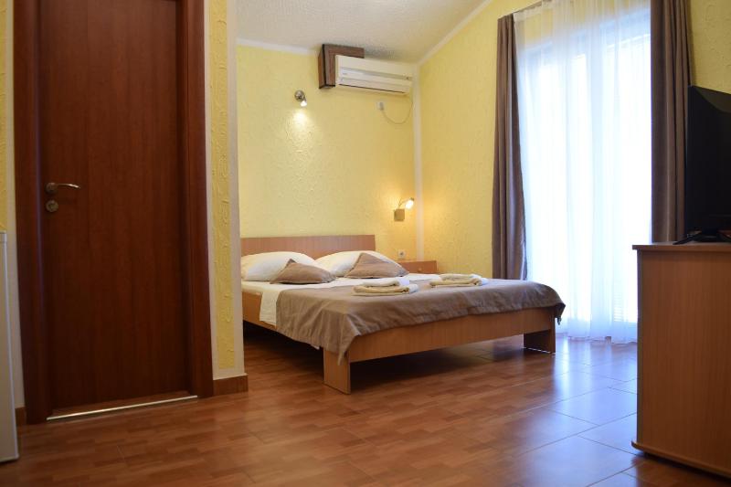 Double Room image 3