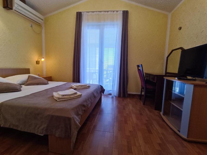 Double Room image 4