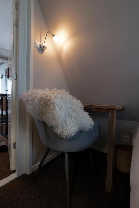 Small Single Room image 3
