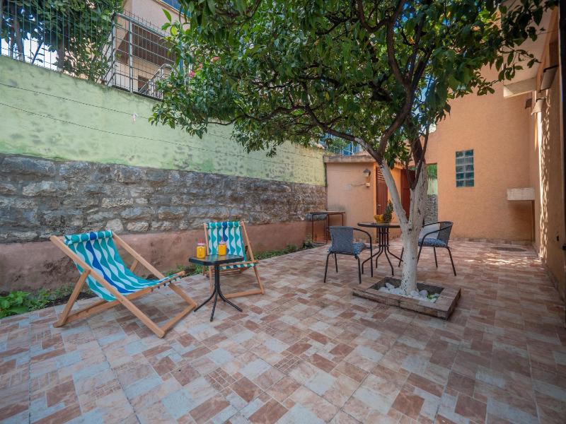 Oscar Exclusive Apartment - image 15