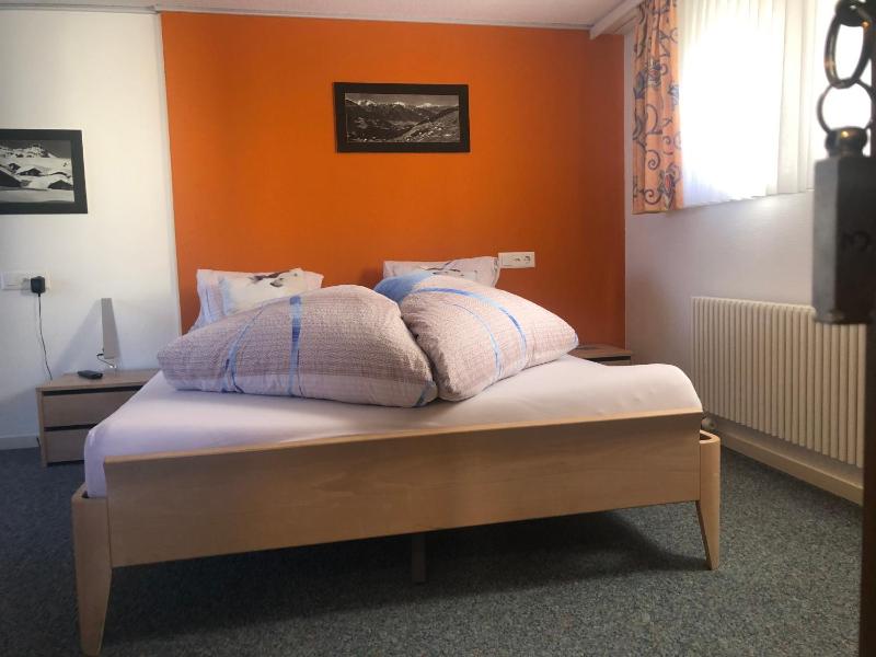 Double Room with Balcony image 4