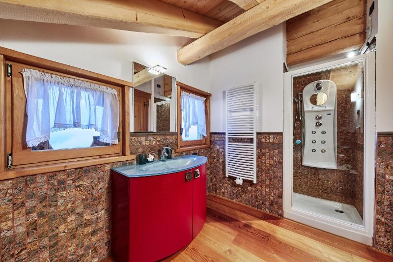 Double Room with Spa Bath image 3