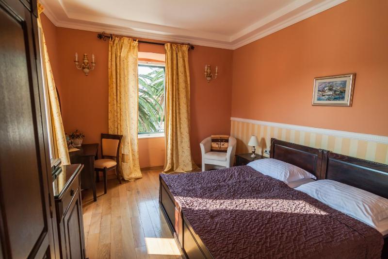 Double/Twin Room - Sea Side image 3