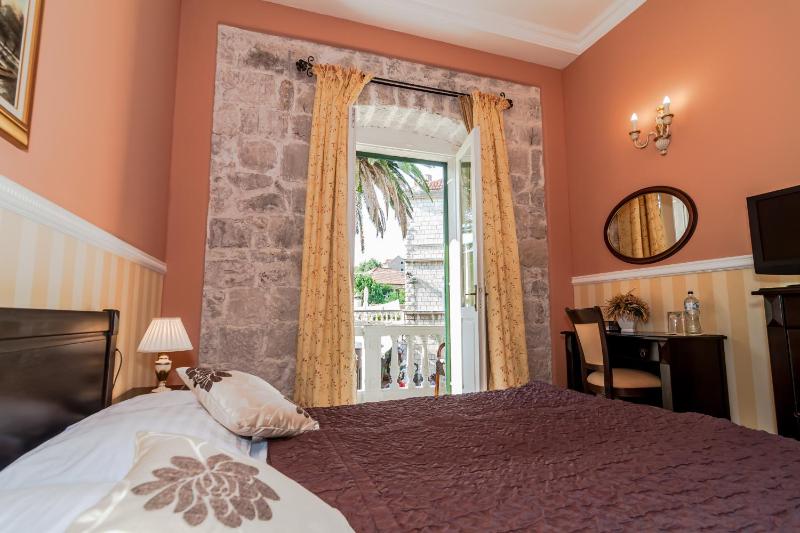 Double/Twin Room - Sea Side image 4