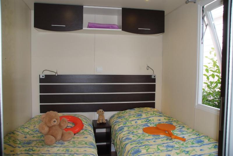 Two-Bedroom Mobile Home (4-6 Persons) image 3