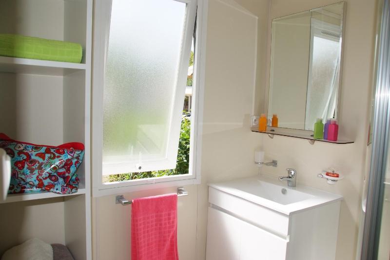 Two-Bedroom Mobile Home (4-6 Persons) image 2