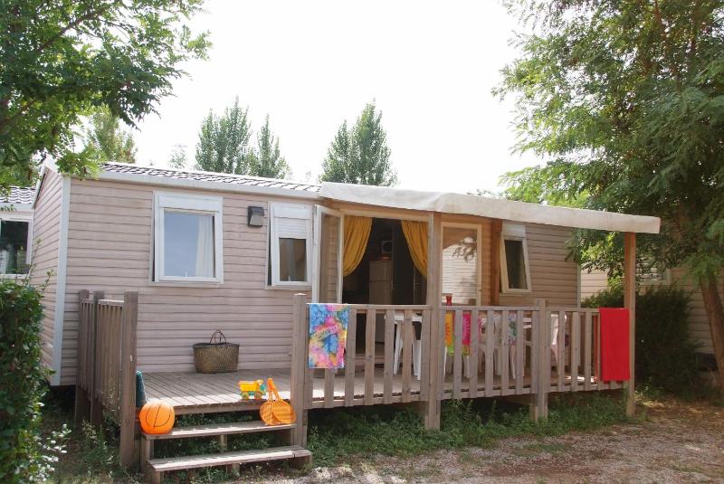 Three-Bedroom Mobile Home (6-8 persons) image 4