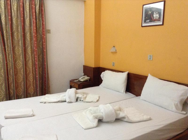 Economy Double or Twin Room with no Balcony image 4