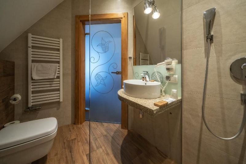  Luxury Double or Twin Room  image 3