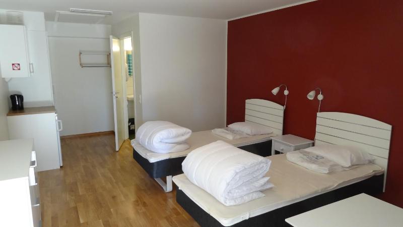 Twin Room image 3