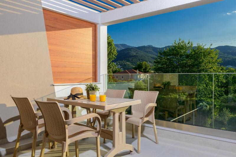 Standard Suite image 1