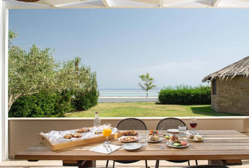 Bungalow with Sea View image 3