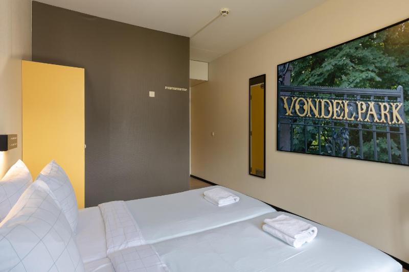 Comfort Double Room with Private Bathroom and Shower image 4