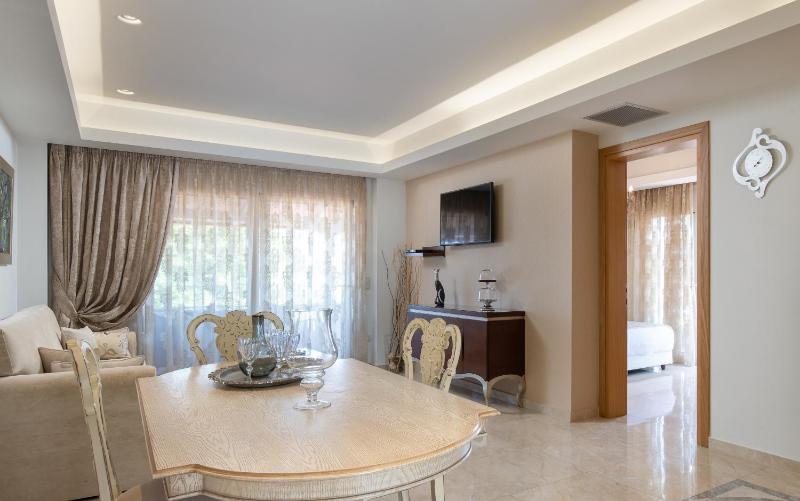 VIP Two-Bedroom Suite image 3