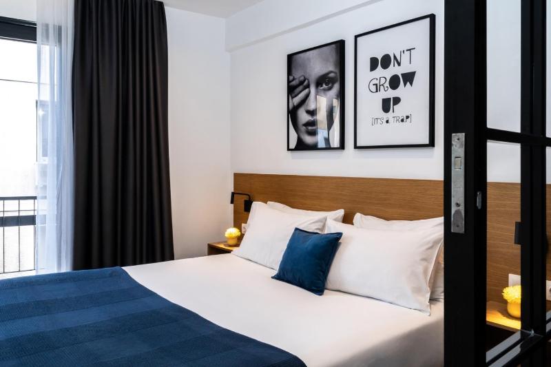 Junior Suite with Balcony image 2