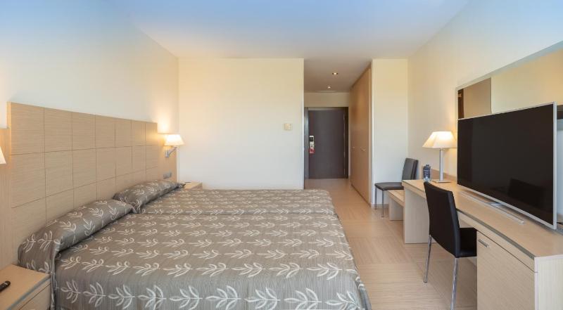 Twin Room with Terrace image 4