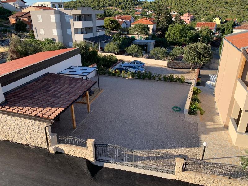 One-Bedroom Apartment with Terrace image 3