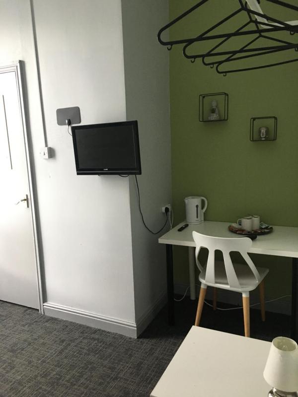 Double Room with Private Bathroom image 2