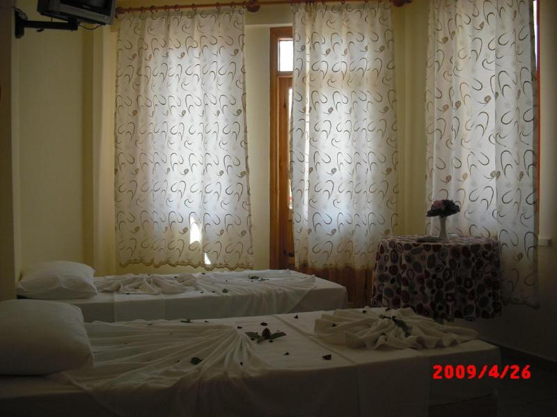 Standard Double Room image 3