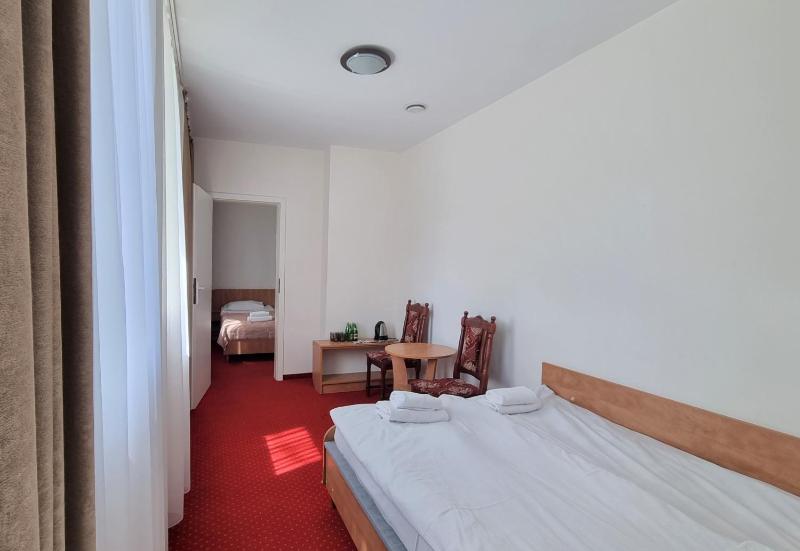Quadruple Room image 3
