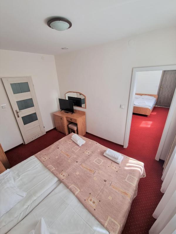 Quadruple Room image 4
