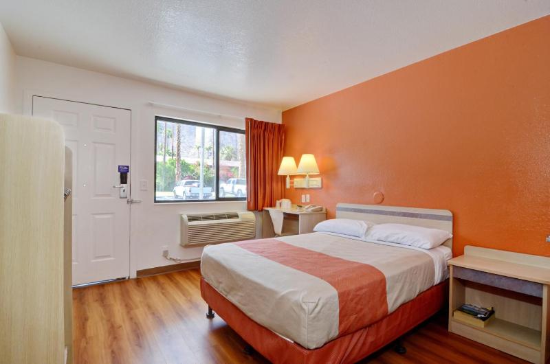 Motel 6-Palm Springs CA - East - Palm Canyon - image 18