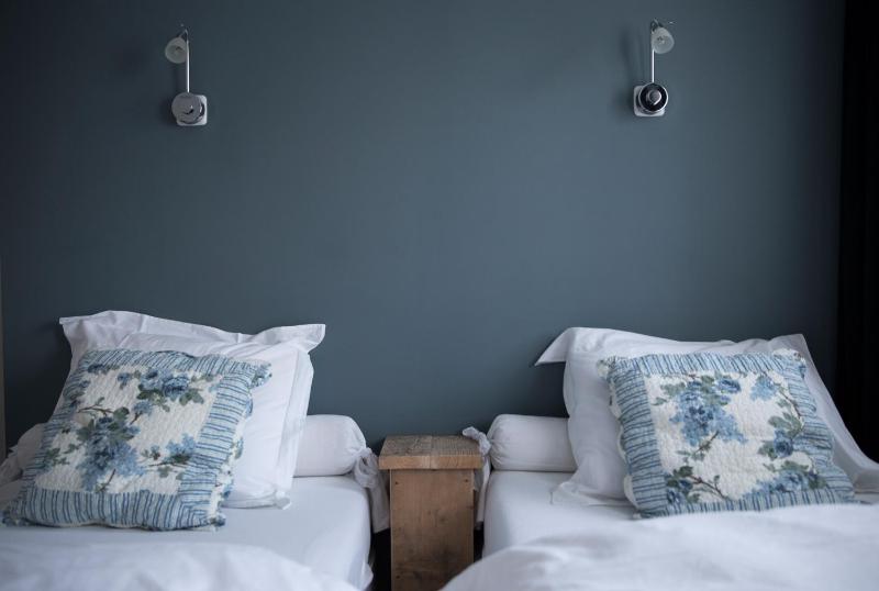 Small Comfort Twin Room image 2