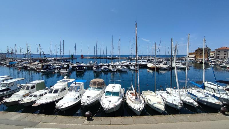 Two-Bedroom Apartment with Sea View image 3