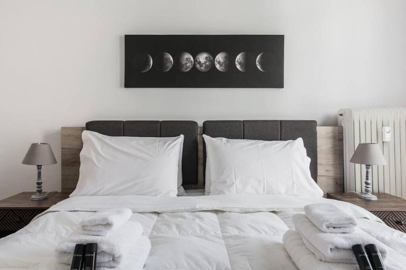 One-Bedroom Apartment image 1