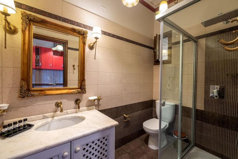 Panorama Exclusive Suites - image 16