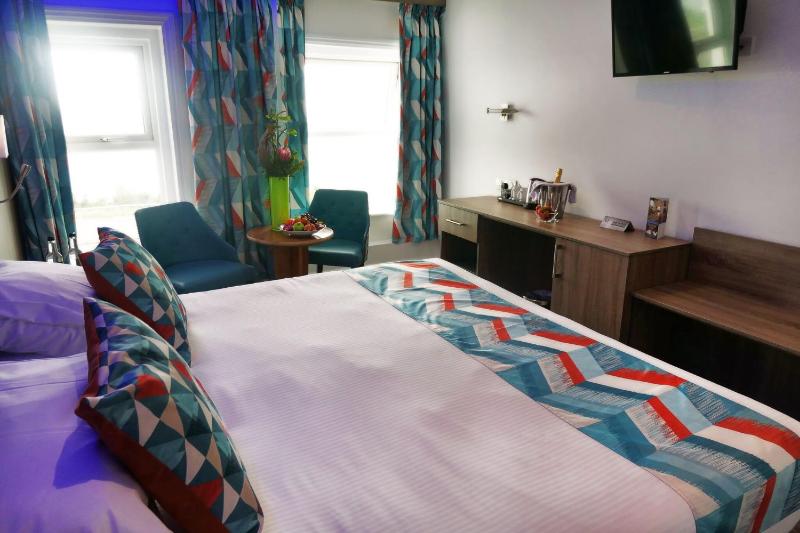 Double Room with Ocean View image 4