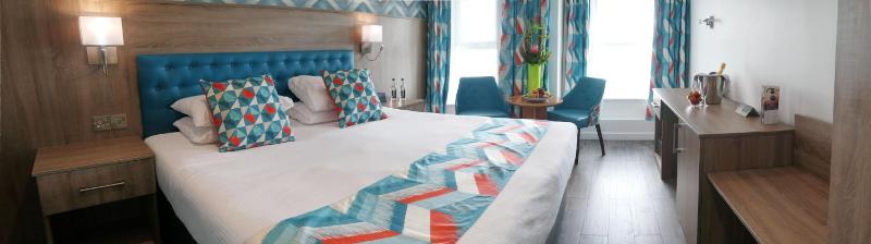 Double Room with Ocean View image 3