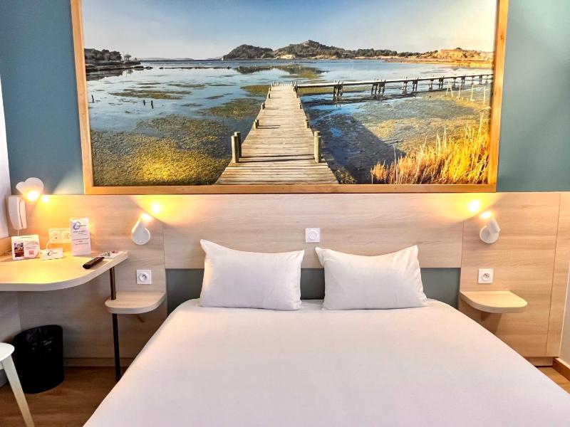 Standard Double Room image 3