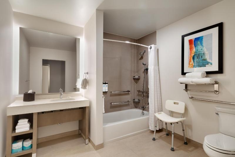 King Studio Suite with Kitchen, Tub and Sofa Bed - Disability Access image 2