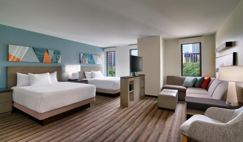 Studio Suite with Two Queen Beds and Kitchen image 3