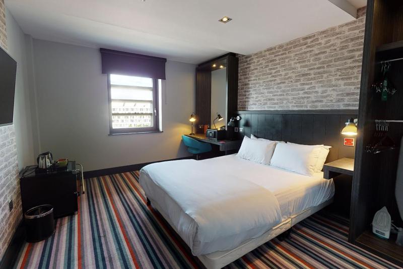 Double Room image 3