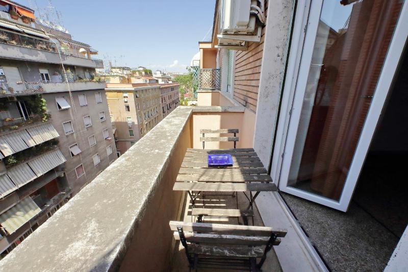 One-Bedroom Apartment image 4