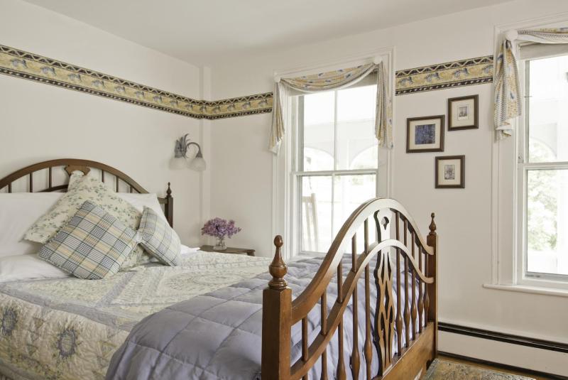 Queen Room - Disability Access image 4