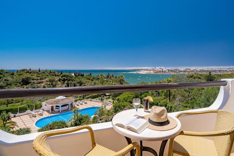 Double or Twin Room with Sea View image 4