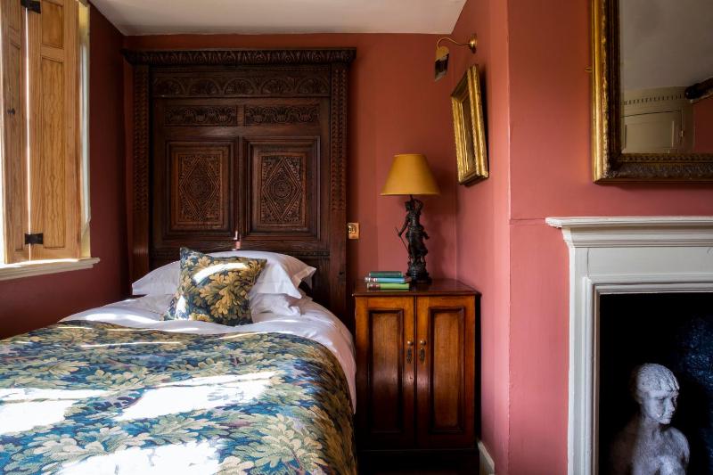 Club Single Room image 4