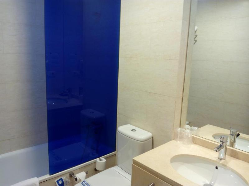 Double or Twin Room image 3