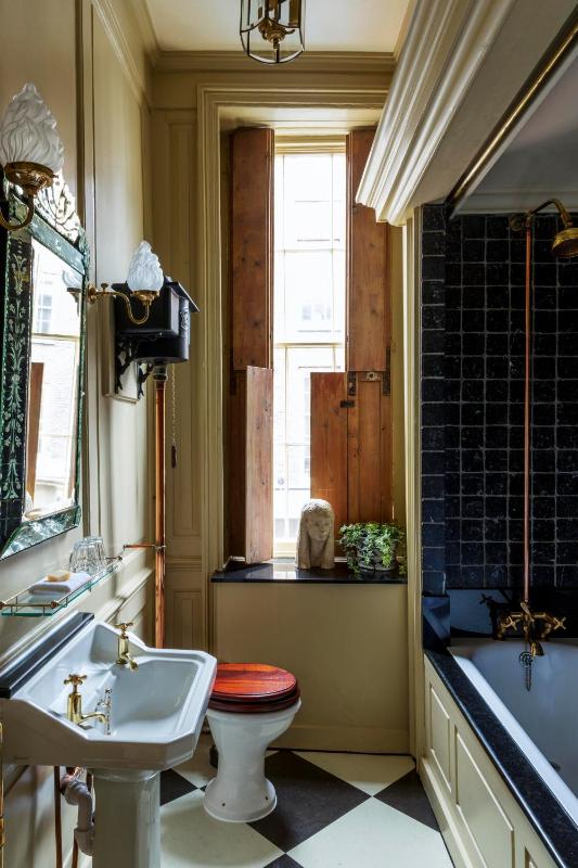 Deluxe Double Room image 3