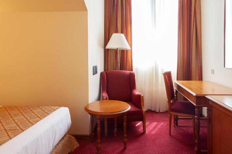 Single Room image 4