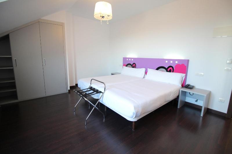 Double Room with Balcony and Sea View image 3