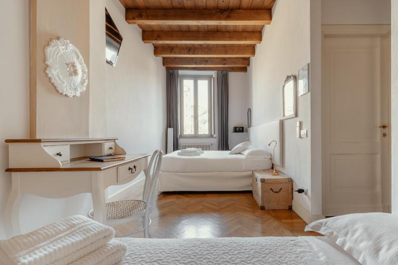 Deluxe Triple Room image 1