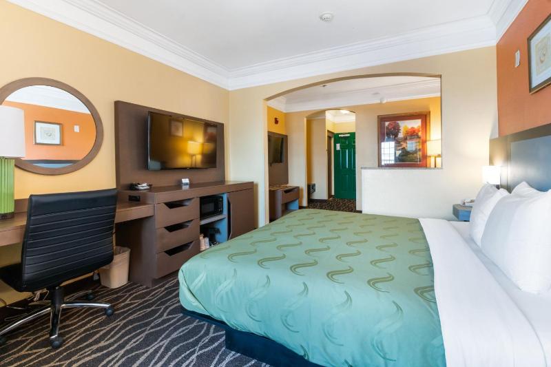 King Suite with Partial Ocean View - Disability Access/Non Smoking