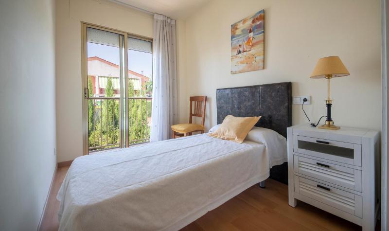 TarracoHomes TH156 Casa Roser Familiar y con Piscina Compartida - image 25