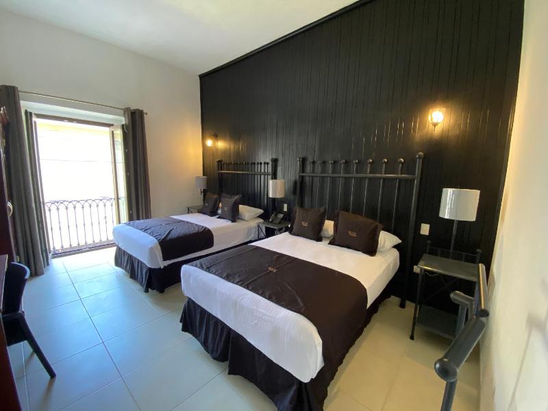 Superior Twin Room with City View image 1