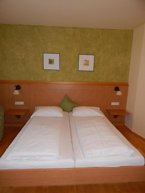 Standard Double Room image 3